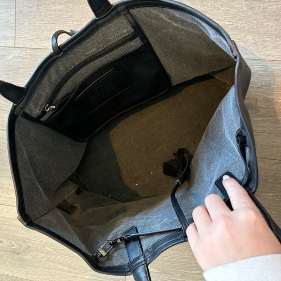 Tumi Travel Tote Black Leather Tassel - Picture 5 of 9